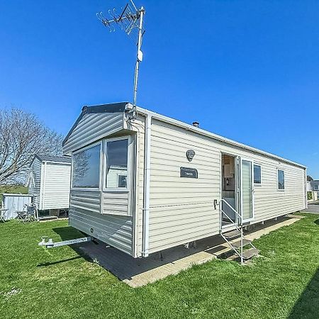 6 Berth Caravan For Hire With Wifi At Seawick Holiday Park In Essex Ref 27025Hv Clacton-on-Sea Kültér fotó